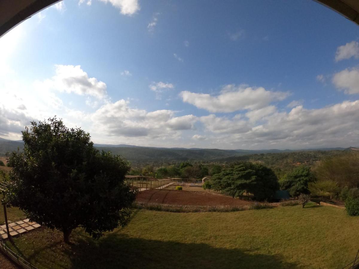 Highview Hotel Karatu Bagian luar foto