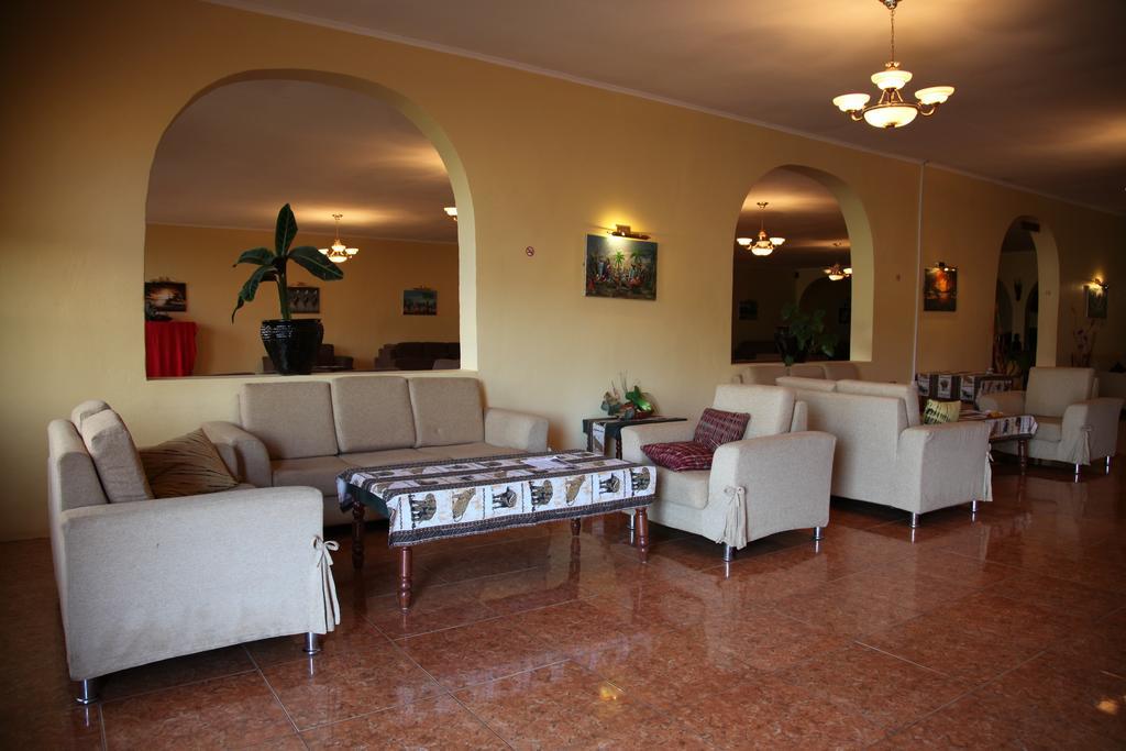 Highview Hotel Karatu Bagian luar foto