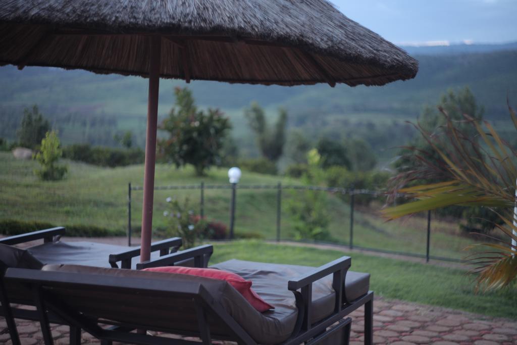 Highview Hotel Karatu Bagian luar foto