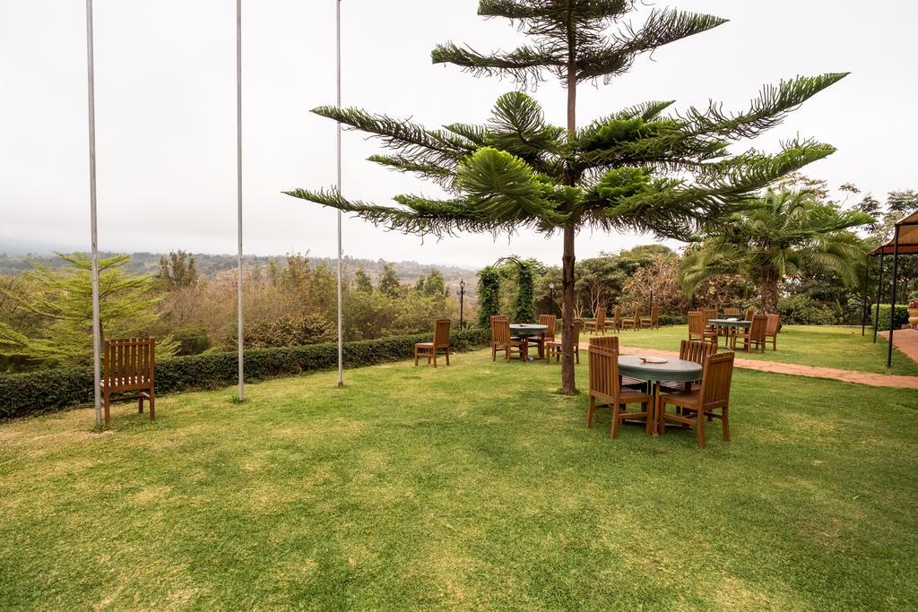 Highview Hotel Karatu Bagian luar foto