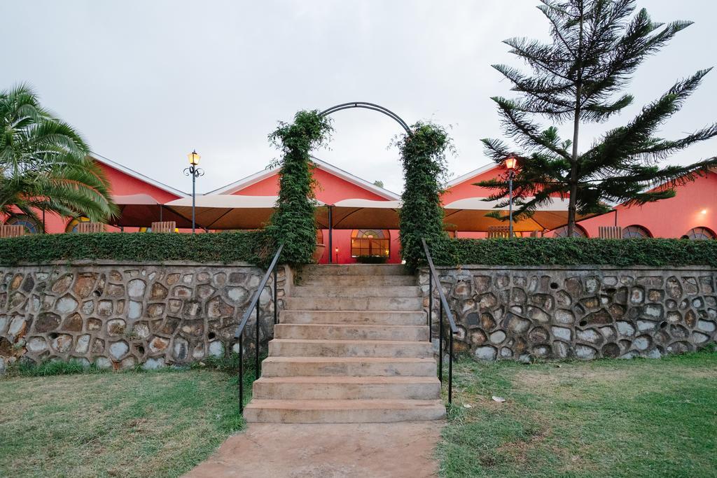 Highview Hotel Karatu Bagian luar foto