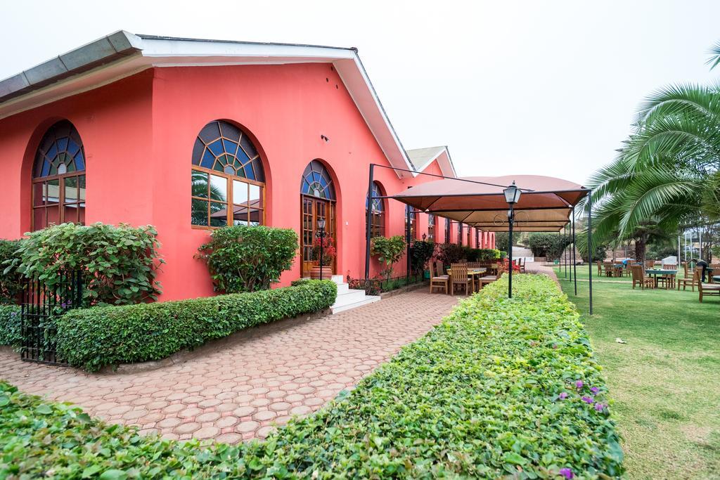 Highview Hotel Karatu Bagian luar foto