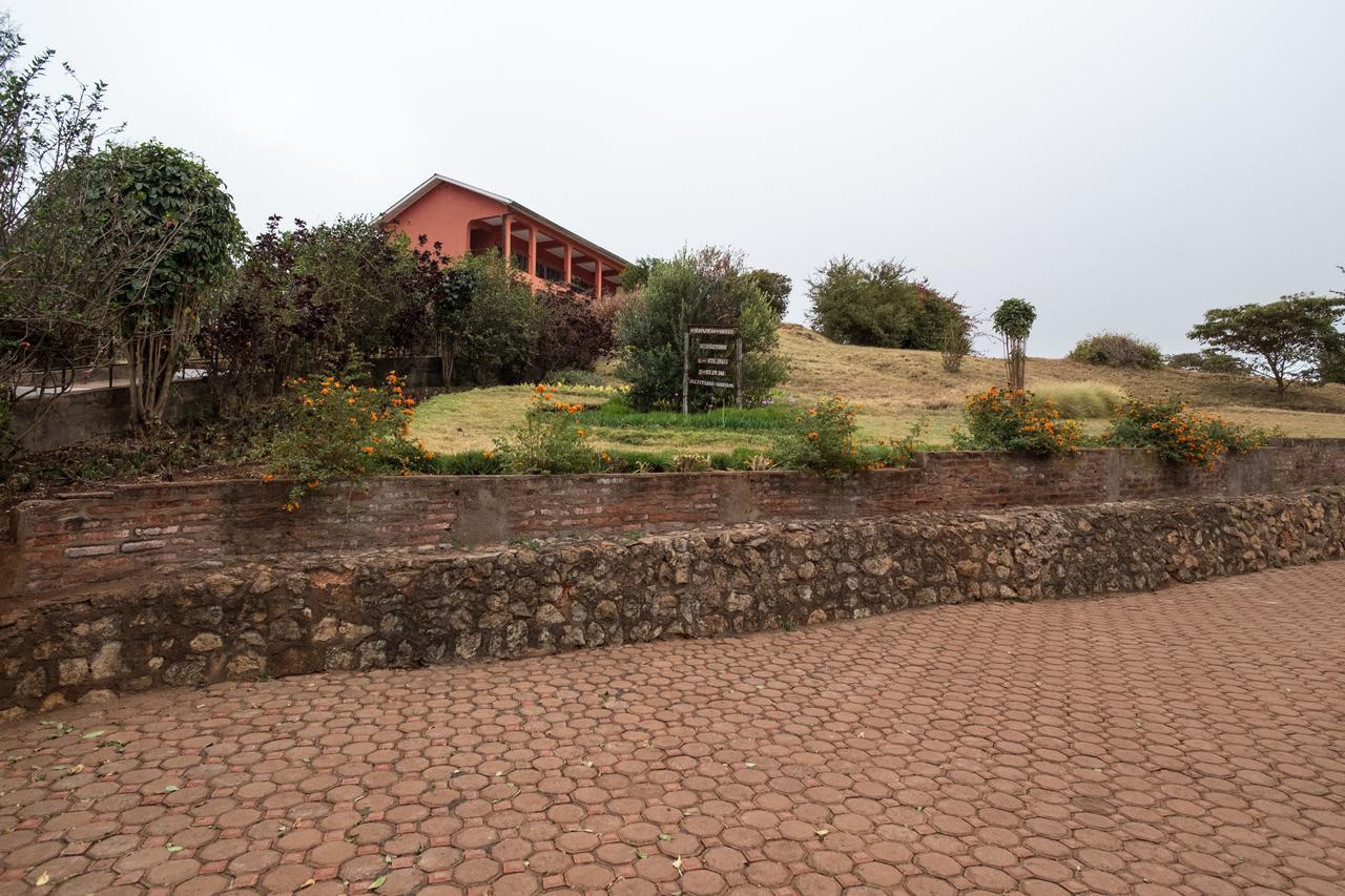 Highview Hotel Karatu Bagian luar foto