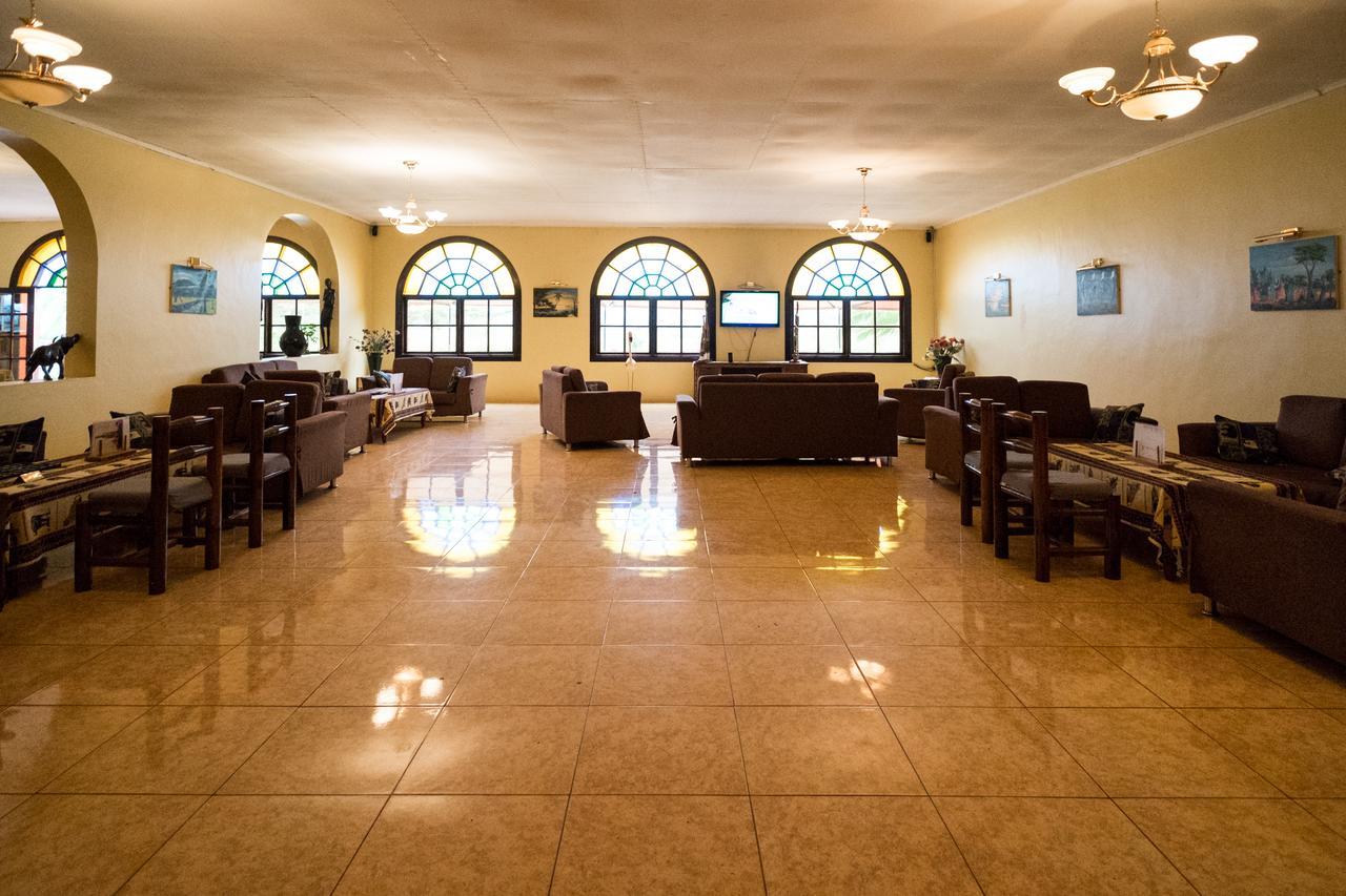 Highview Hotel Karatu Bagian luar foto