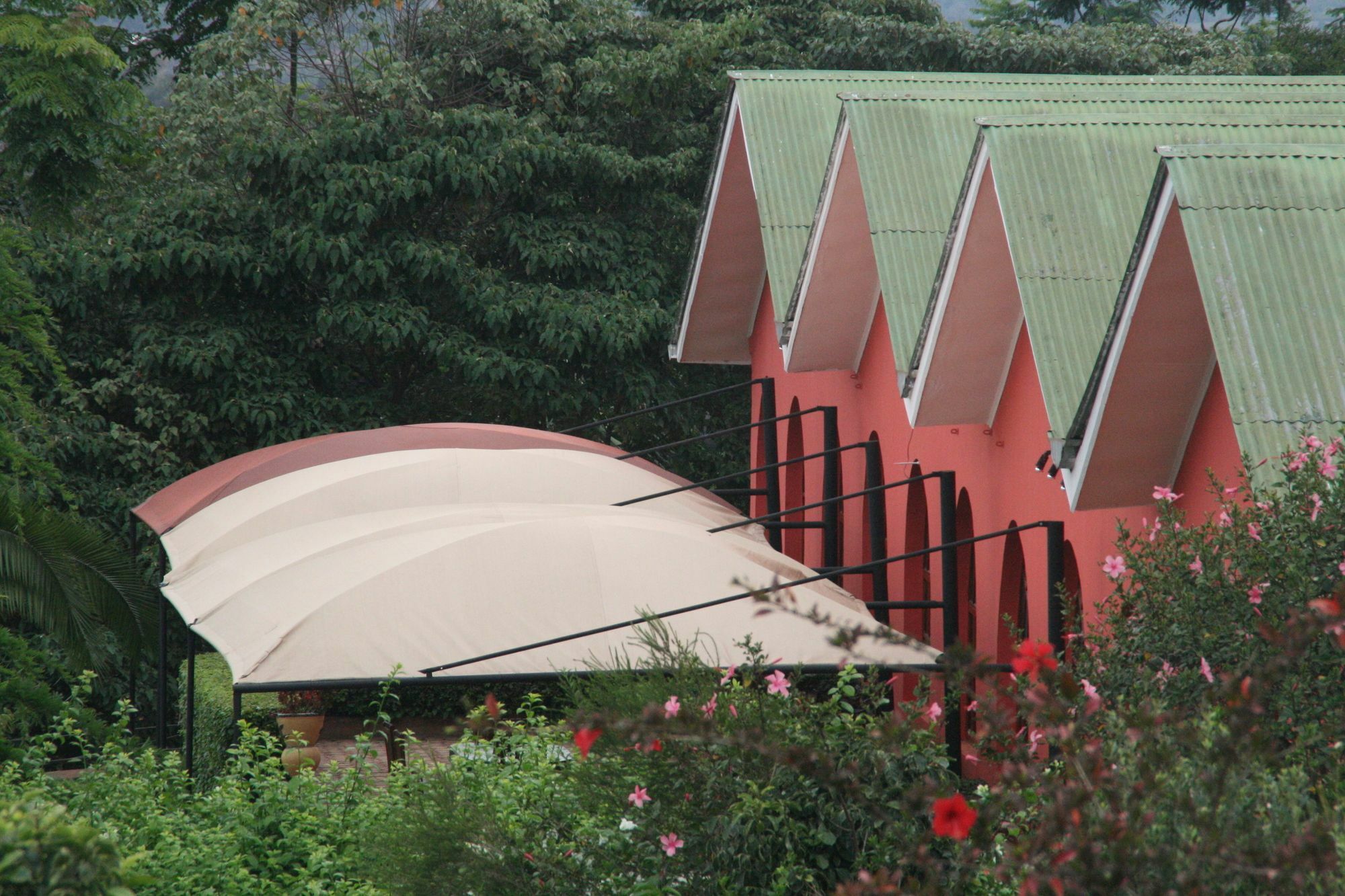 Highview Hotel Karatu Bagian luar foto